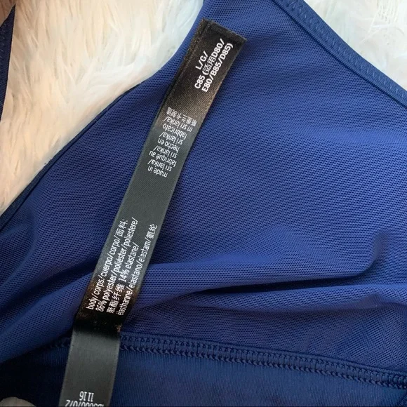❌SOLD❌Victoria’s Secret Sport Navy and Black Mesh Sports Bra Size Large - Picture 11 of 11